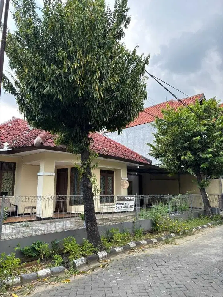 Disewakan Rumah Posisi Hook Lokasi Strategis di Bintara Bekasi Barat