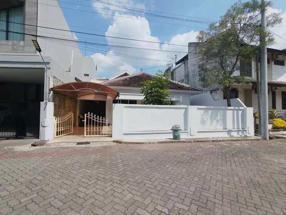 Rumah Bisa Untuk Kantor Di Griya Indah Jl. Godean  KM 3 Dekat UGM