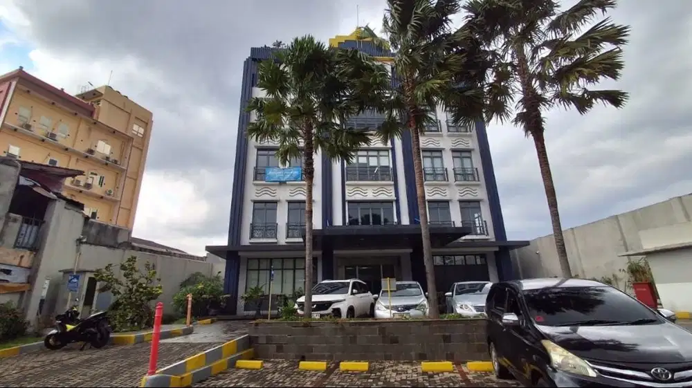 Di Sewakan Gedung Komersial lokasi strategis, Bangunan Baru, Lbk Bulus. masa sewa minimal 2 Tahun
