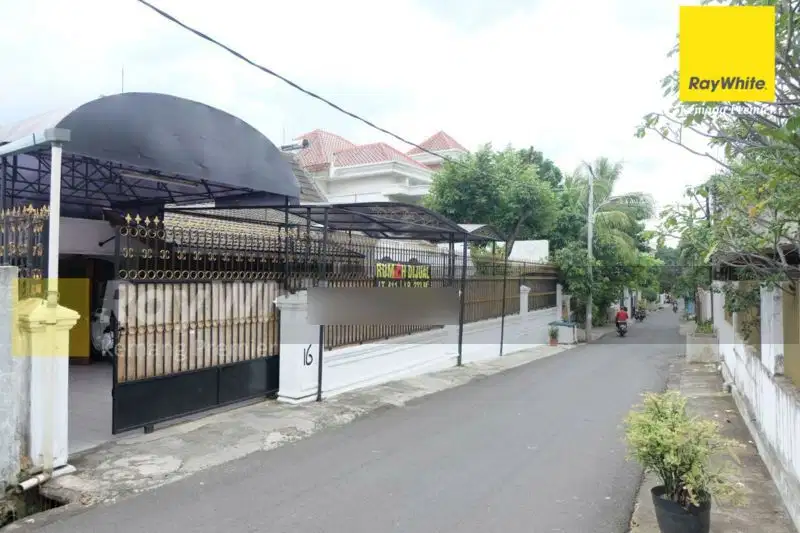 Rumah Jl. Sawo Manila, lokasi strategis, akses dekat Jl Pejaten Raya.