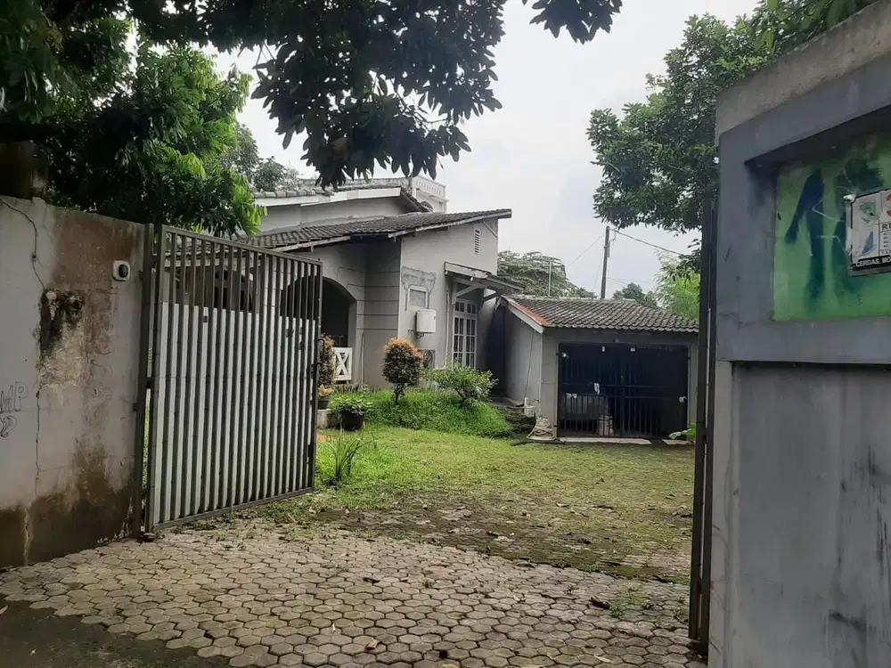 Rumah Halaman Luas Di Rempoa Tangerang Selatan