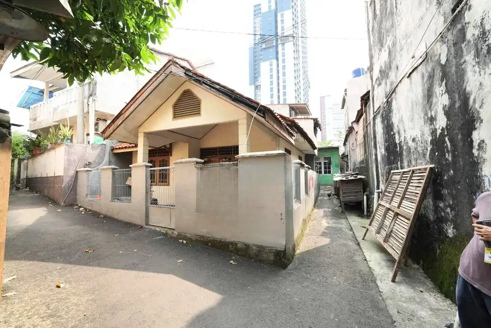 Dijual Cepat Rumah Strategis di Margonda 1 Lantai 3 Kamar Tidur