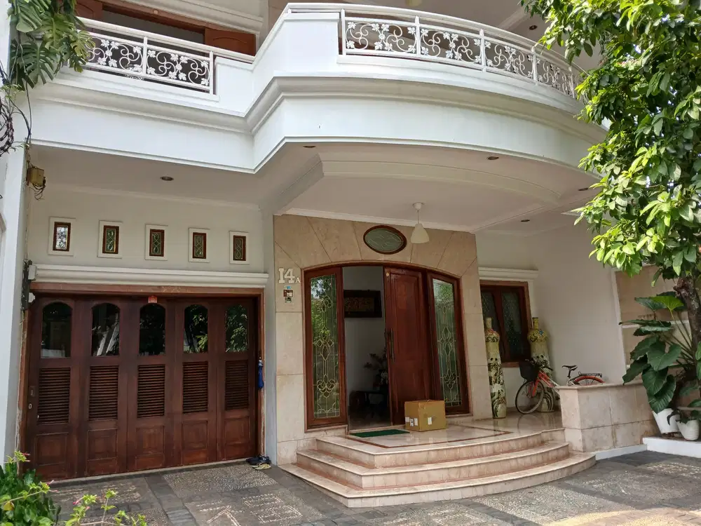 Rumah Bagus & Mewah 2 lantai lingkungan Elite di Jakarta Selatan