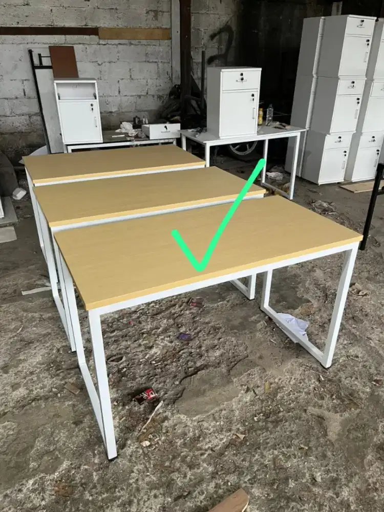 Meja kerja direksi 120x60x75 + gormet