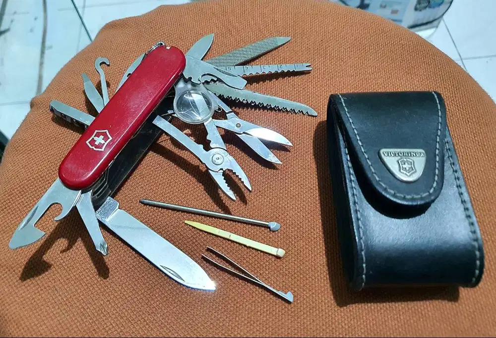 Victorinox Swiss Champ EDC, Multitools pisau lipat Mac Gyver