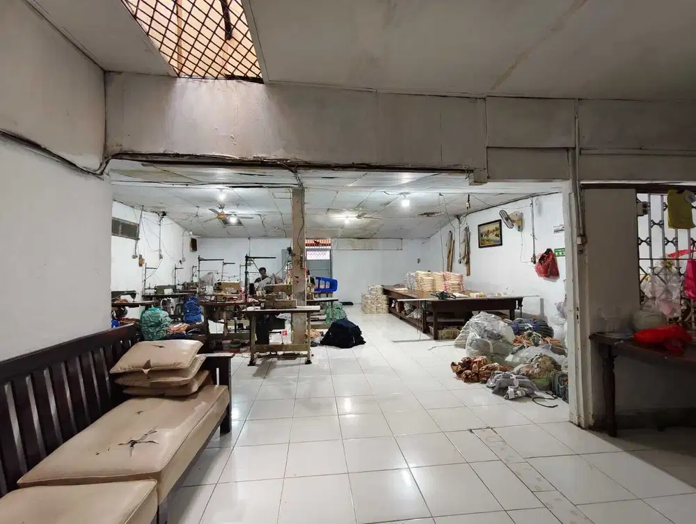 Rumah Tua di Kebon Kosong Kemayoran Jakarta Pusat Dekat Benyamin Sueb