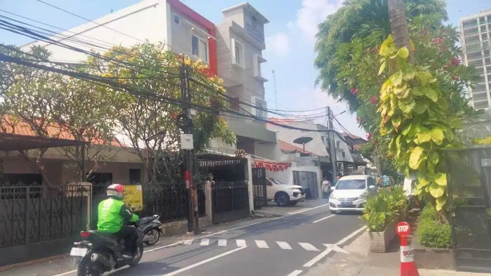 Rumah Asri di Kawasan Komersial  TEBET TIMUR dkt Jl. MT.Haryono JAKTIM