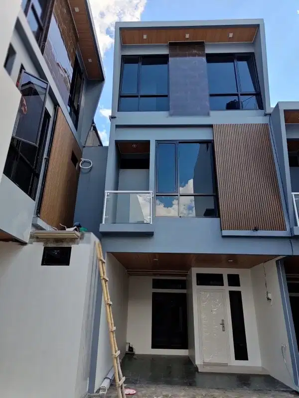 Rumah modern 2 lantai 5 menit dr stasiun Manggarai