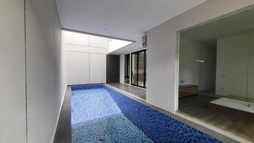 WOW 8 Mobil Bisa, Rumah Hook Alam Sutera, Kolam Renang Amarylis Villa