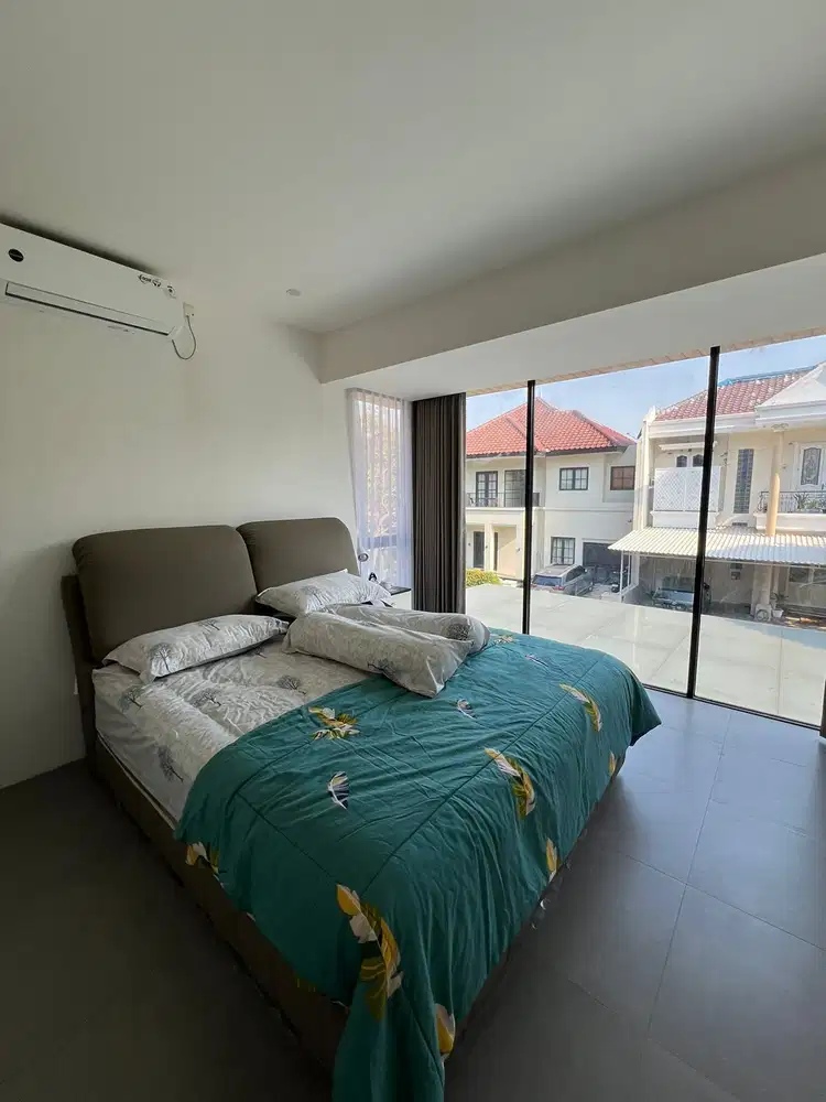 Dijual Rumah mewah model industrial di Royal Park Citraland, Surabaya