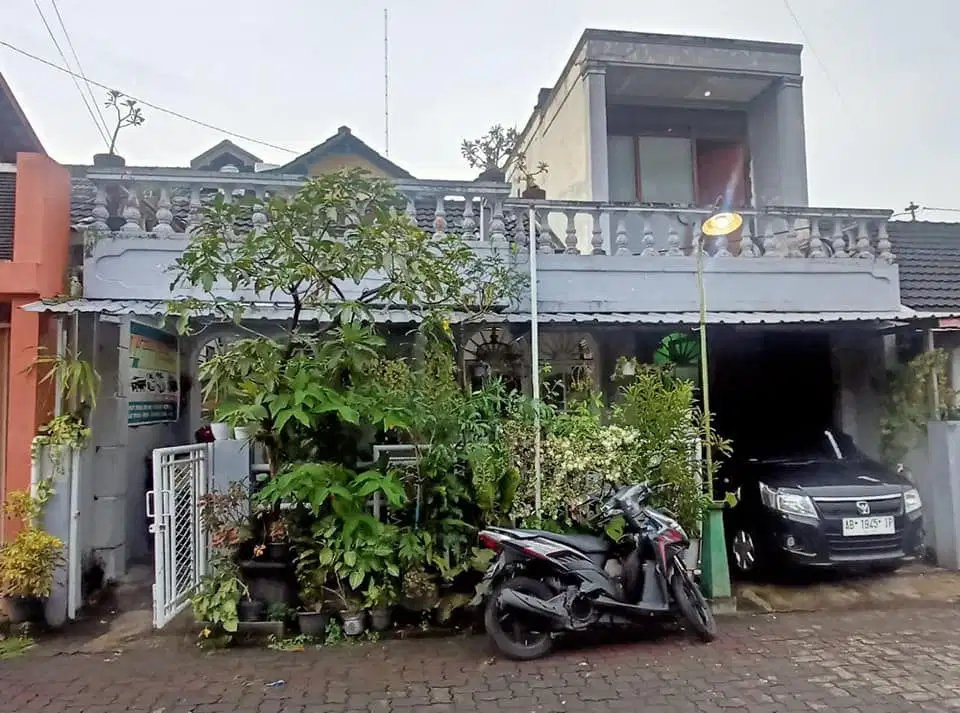 Dijual Tanah Bonus  Bangunan di Seturan dekat Kampus YKPN