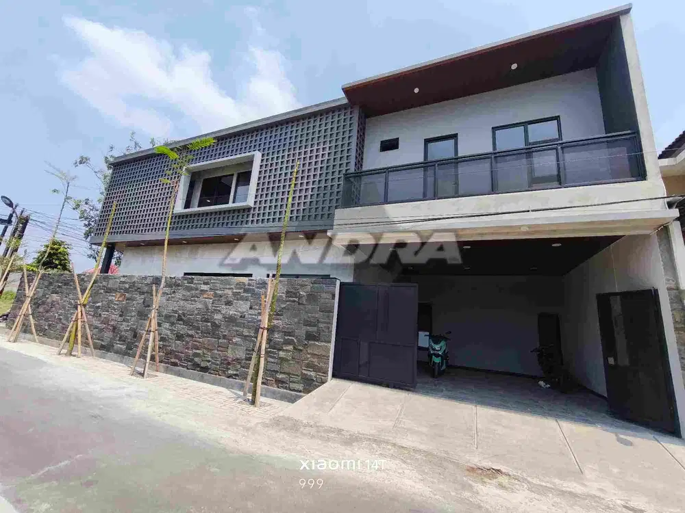 rumah sumber kolam renang dekat manahan exit tol colomadu