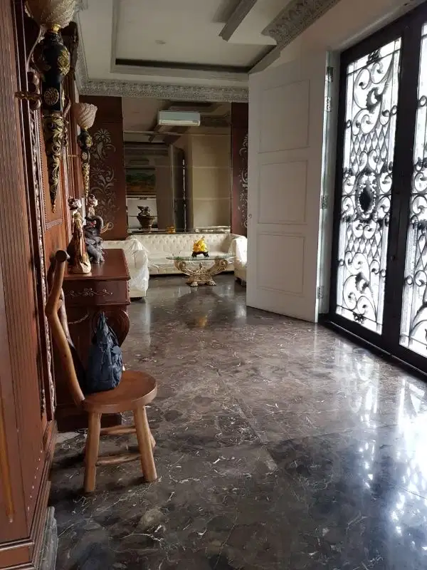 Dijual Villa lux jalan amir hamzah beserta tanah .