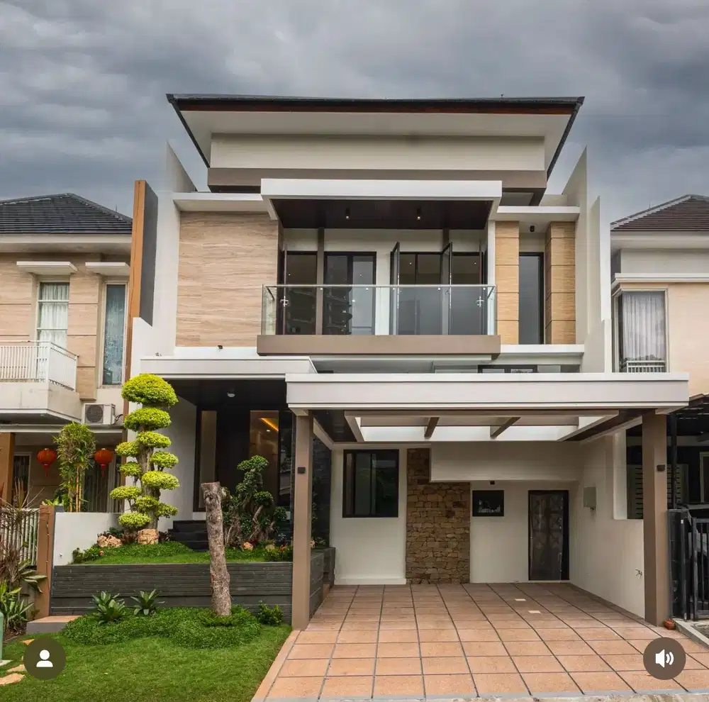 1653. Rumah Mewah baru gress East Emerald Mansion Citraland Surabaya