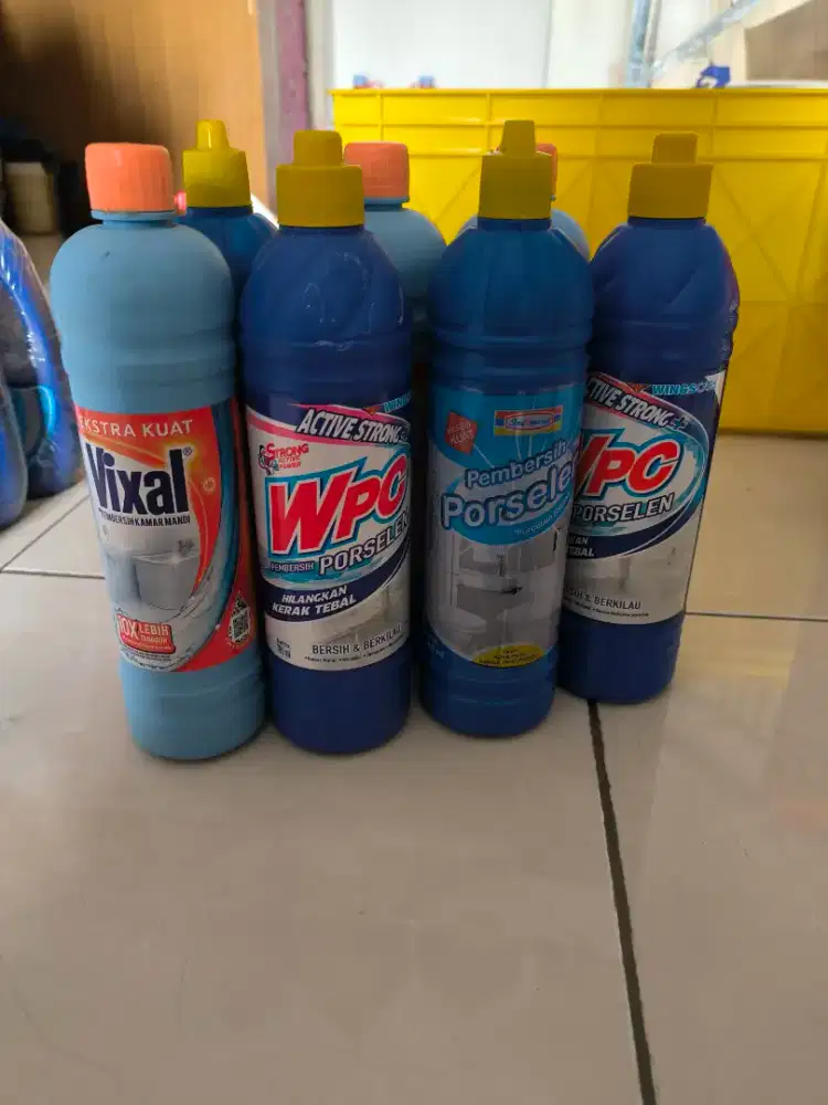 Pembersih porselen kamar mandi