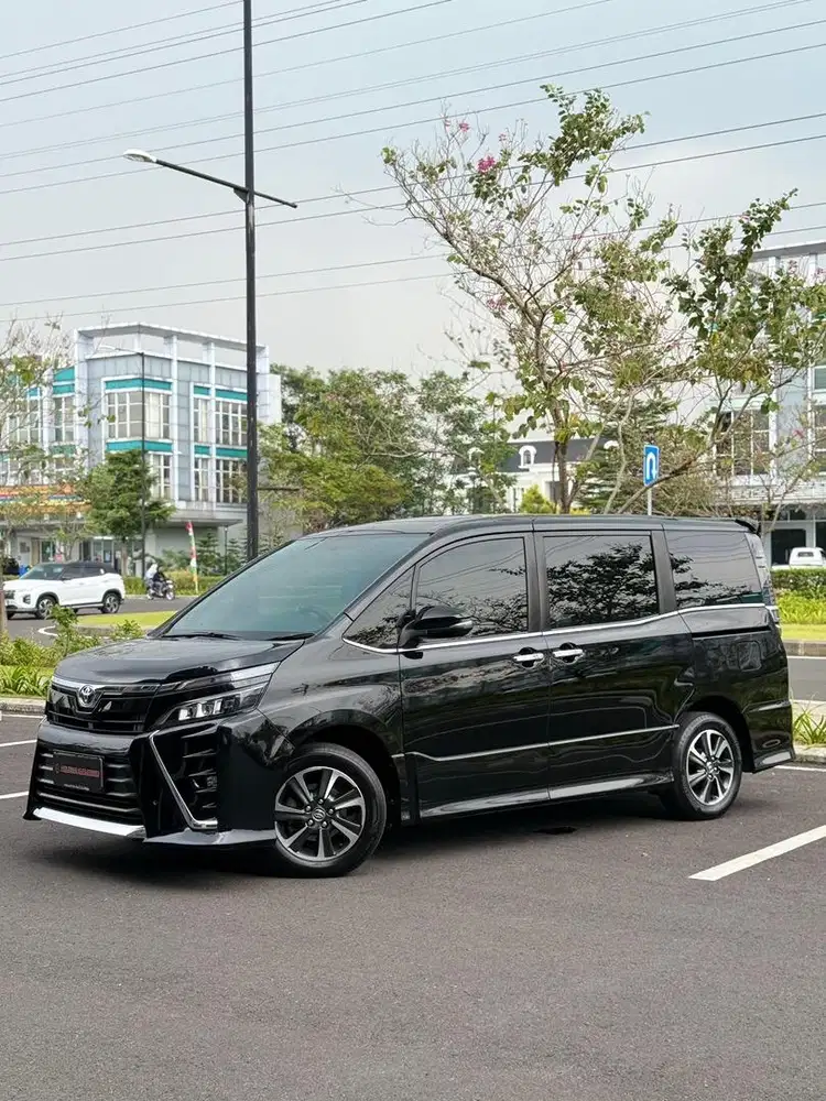 Dp 10jt Toyota Voxy 2019