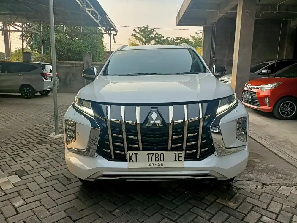 PAJERO DAKAR 4x4 ULTIMATE AT PUTIH