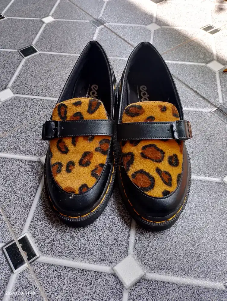 Sepatu Slip on leopard