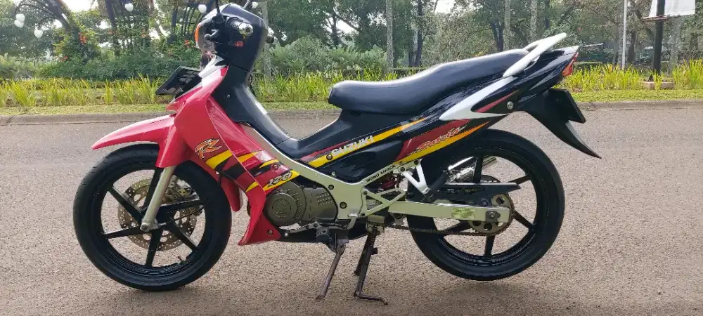 Suzuki Satria Hiu 2004 Merah dan Yamaha RX King 2003
