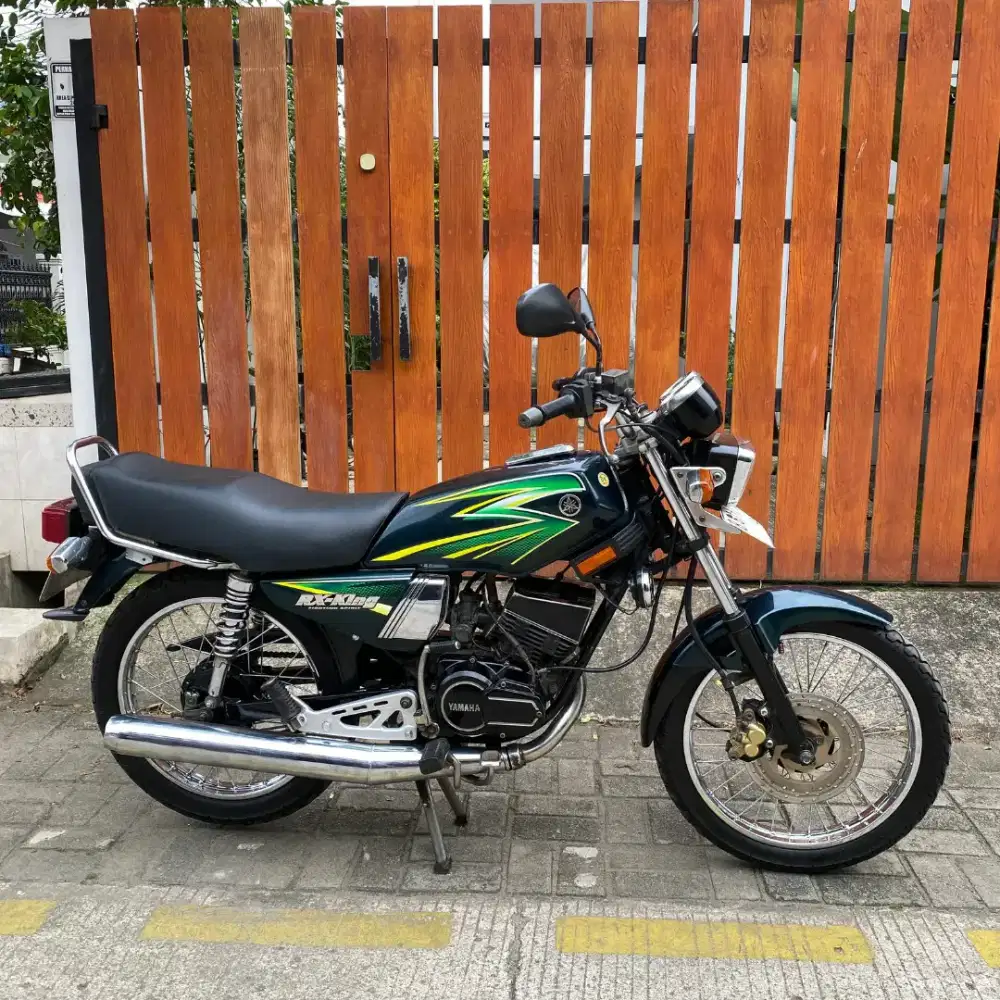 Suzuki Satria Hiu 2004 Merah dan Yamaha RX King 2003