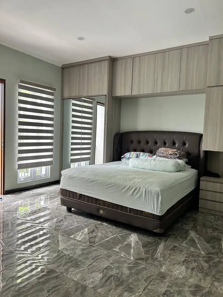 Dijual rumah Baru Renov 3 lantai di Royal Residence ,Ujung Menteng, Ca