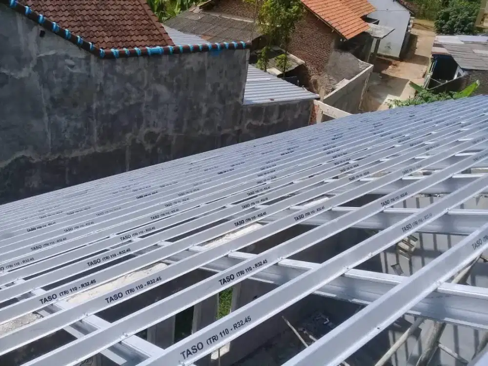 Pasang rangka baja ringan terpasang