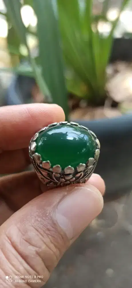 Cincin batu hijau botol
