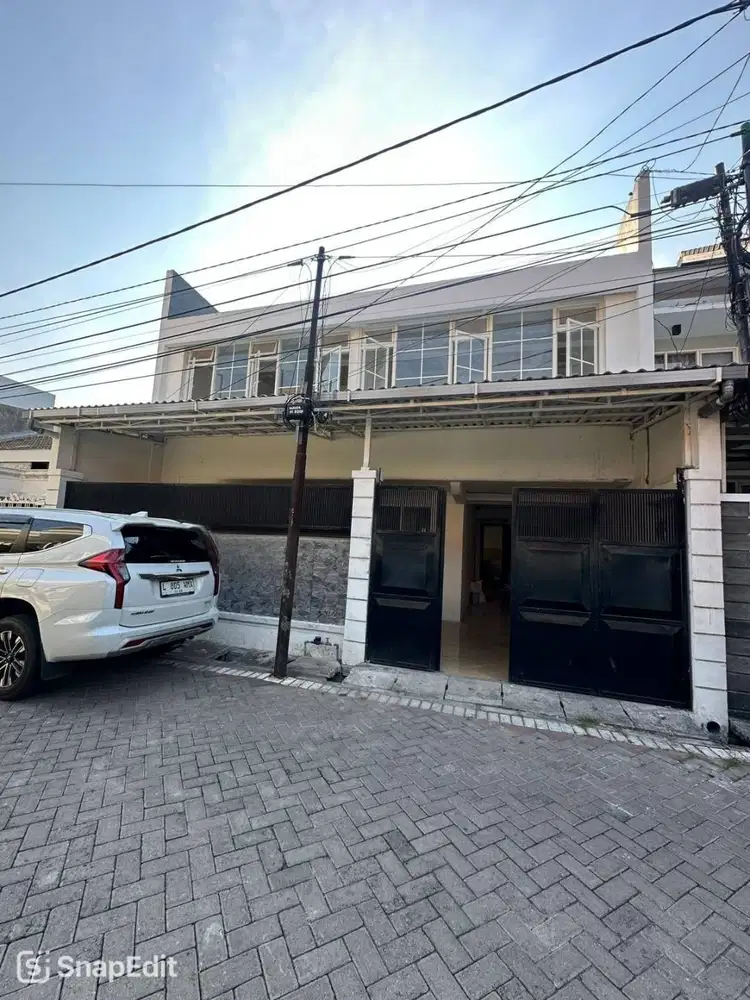 DISEWA RUMAH 2 LANTAI 6 KT DEKAT DHARMAHUSADA DAN GALAXY MALL