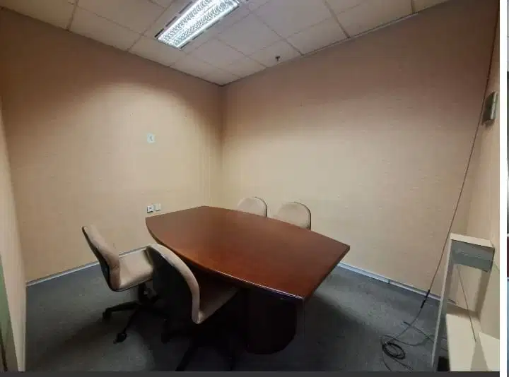 SEWA KANTOR DI JAKARTA SELATAN KUNINGAN 96M SEMIFURNISHED 175K NEGO