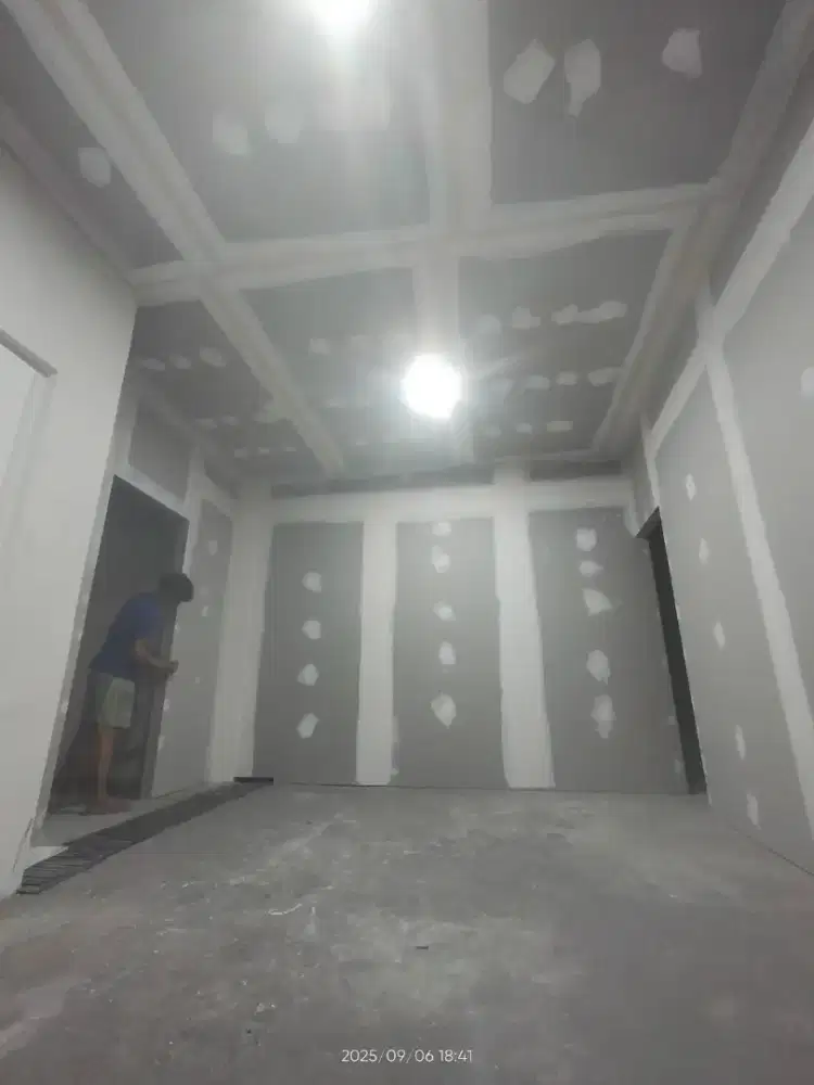 Dekorasi gypsum penyekat ruangan partisi kantor murah cepat dn efesien