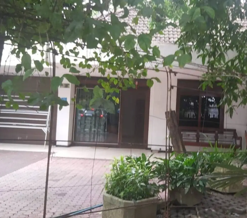 DIJUAL BANGUNAN KOMERSIAL LOKASI STRATEGIS JEMURSAR COCOK UNTUK USAHA