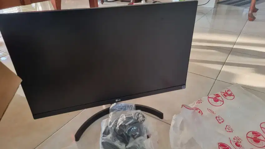 LCD Computer LG 24