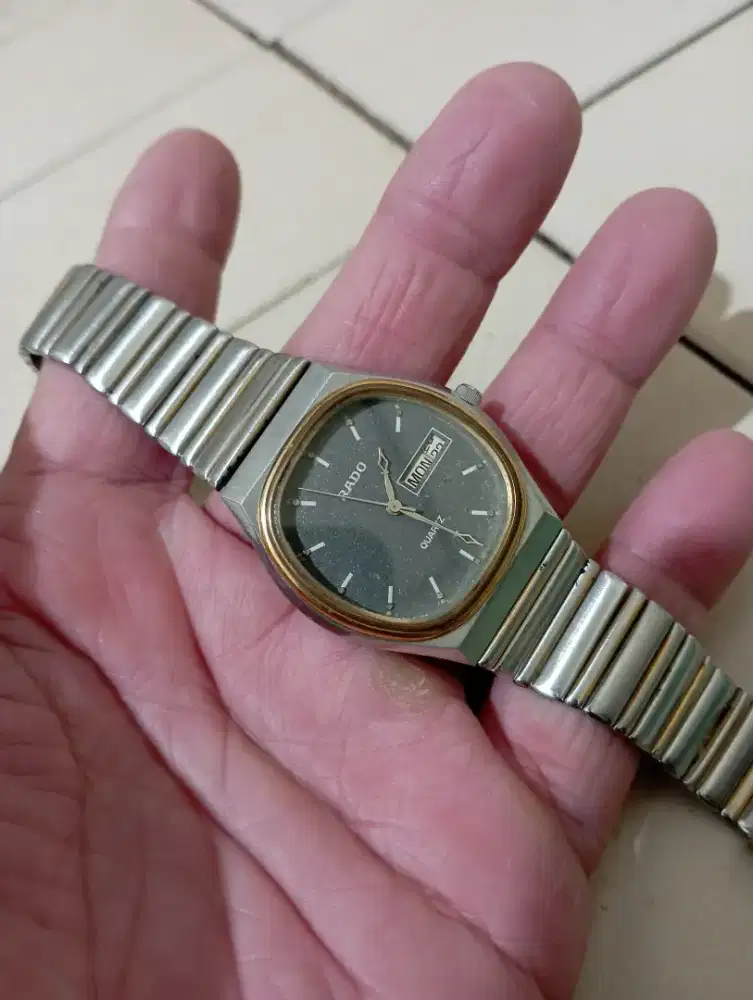 jam tangan rado Quartz swiss made kondisi mati