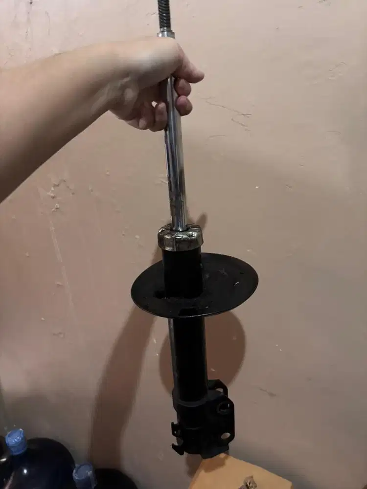 Shockbreaker toyota yaris bakpao depan bekas second seken preloved