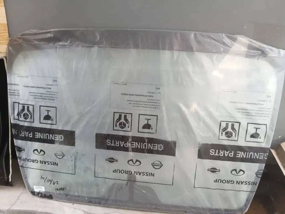 Kaca Depan Mobil Nissan Grand Livina L11 Ori