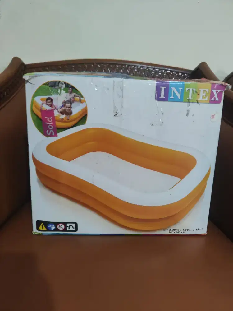 kolam renang merk intex