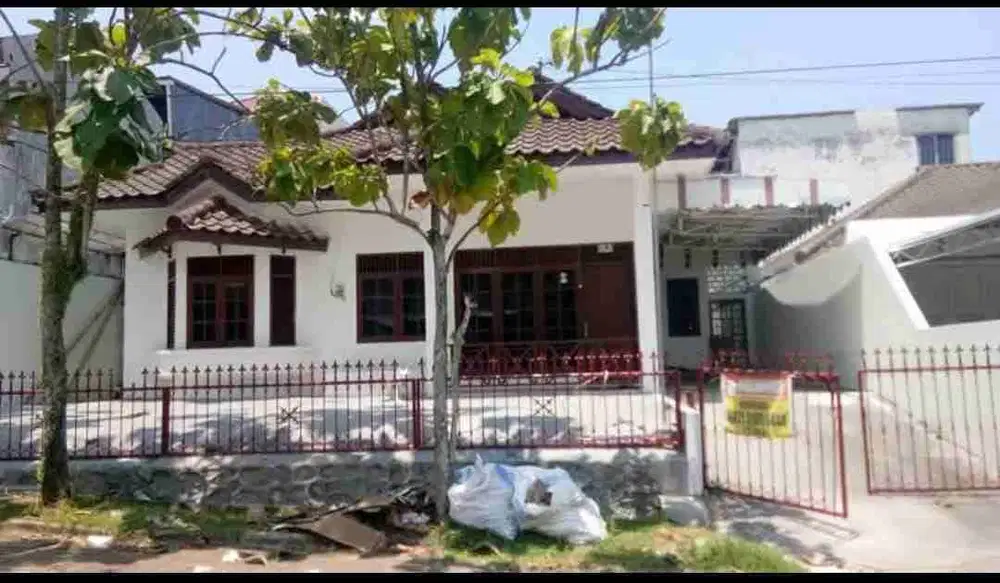 Disewakan rumah tengah kota