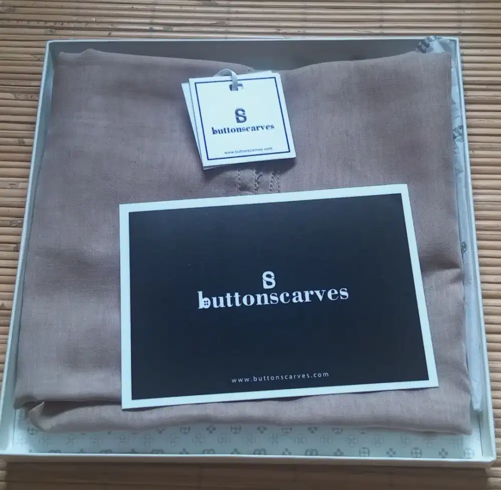 Everyday Scarf - Savannah Tan - 
Buttonscarves