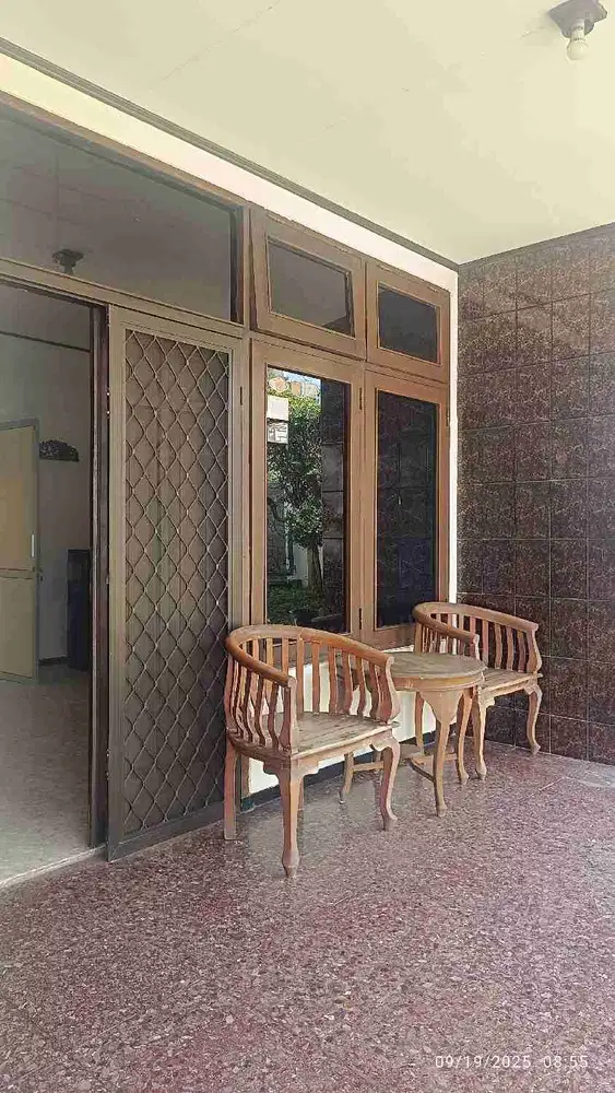 Rumah homey dan asri kondisi terawat di Dharmahusada Indah dekat Galaxy Mall