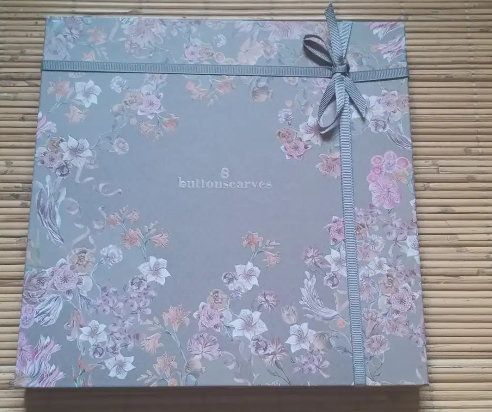 Farra Square - Cattail

- Buttonscarves