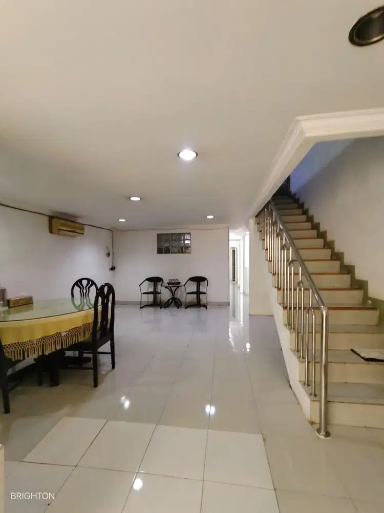 Rumah Taman Cosmos Duri Kepa dekat Taman Ratu Jakarta Barat