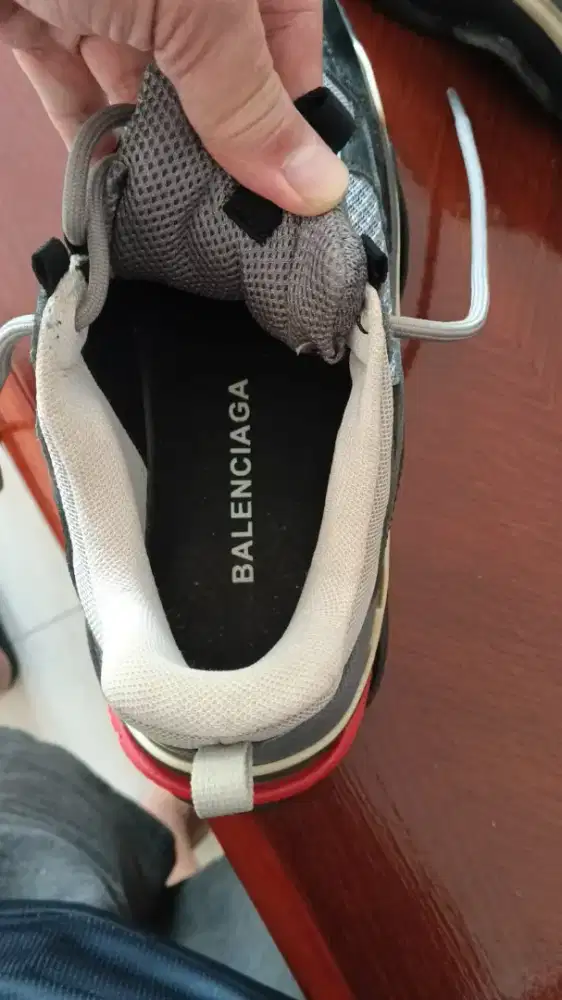 Dijual sepatu Balenciaga Triple S Black White Red
