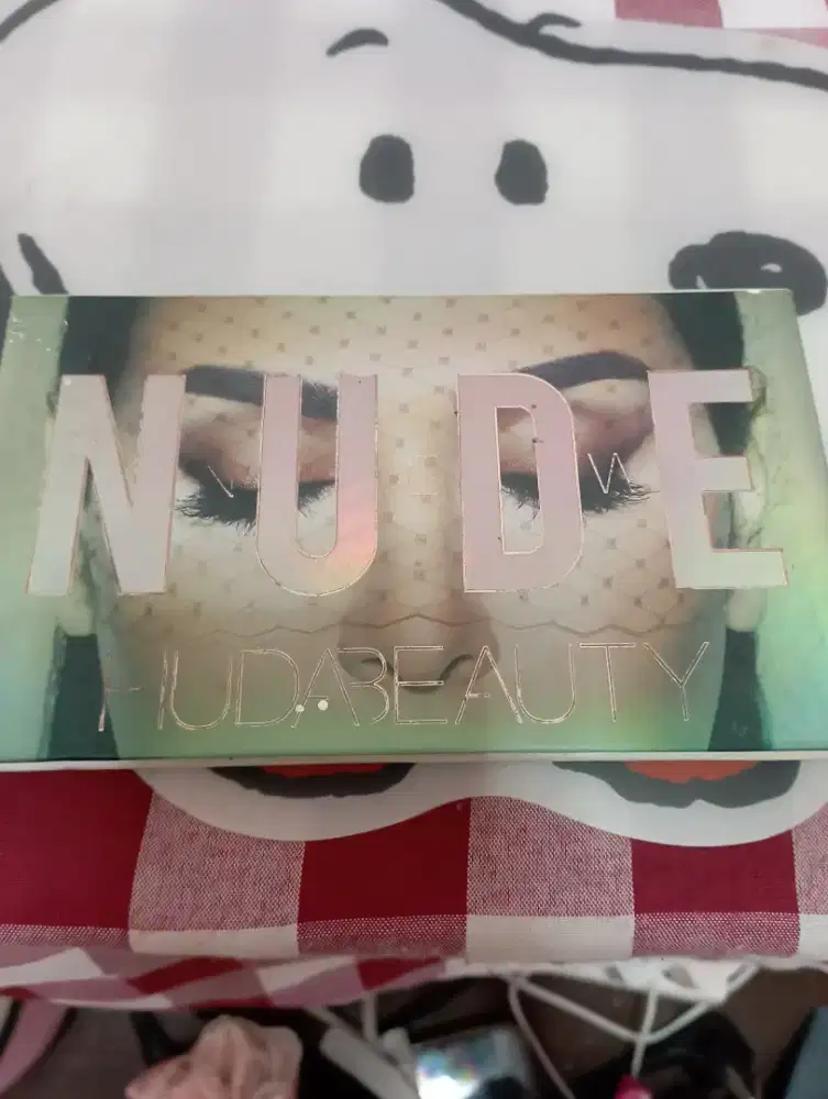 Preloved HUDA Beauty Palette