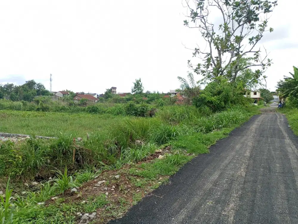 STRATEGIS, Tanah Jogja Kota, Jl. Ringroad Barat