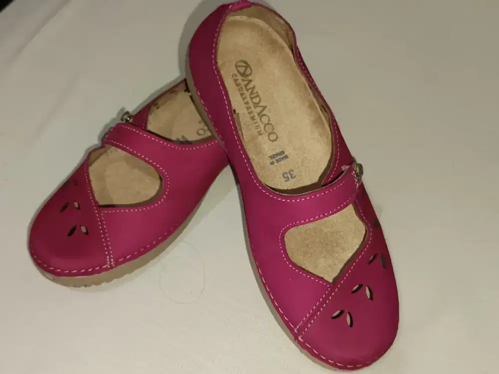 Sepatu pantofel wanita