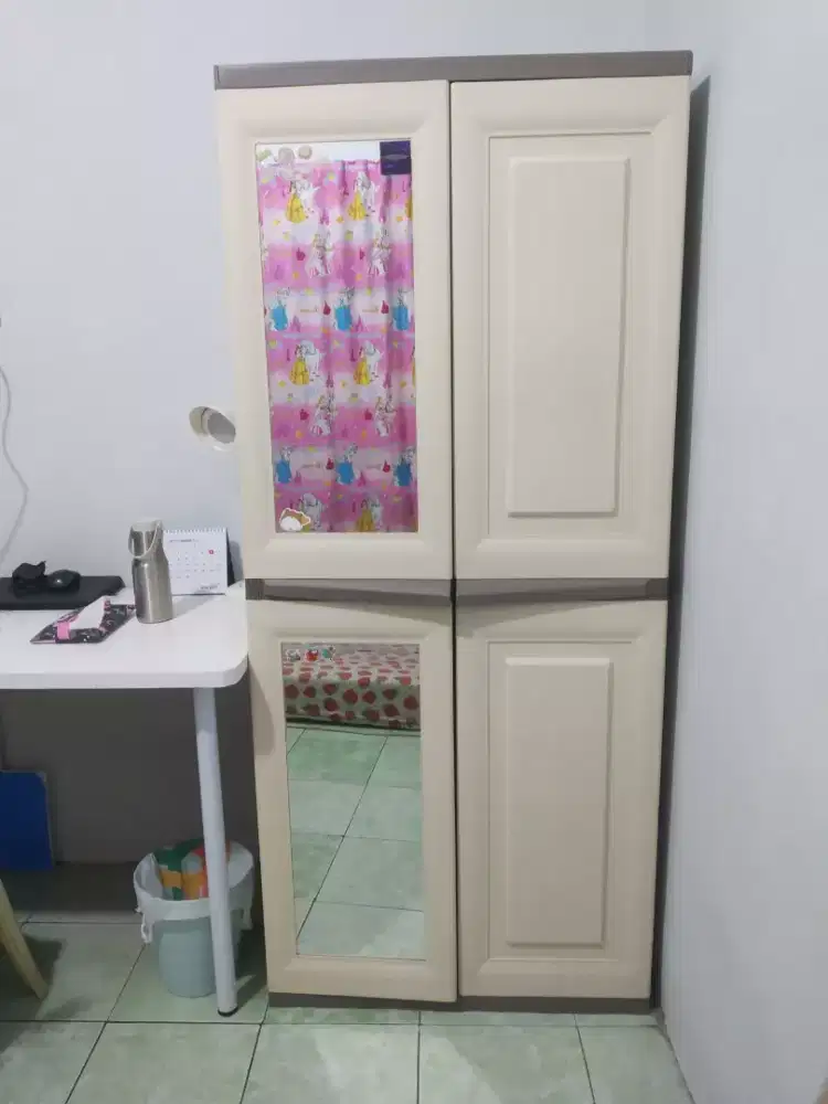 Lemari Pakaian Olymplast