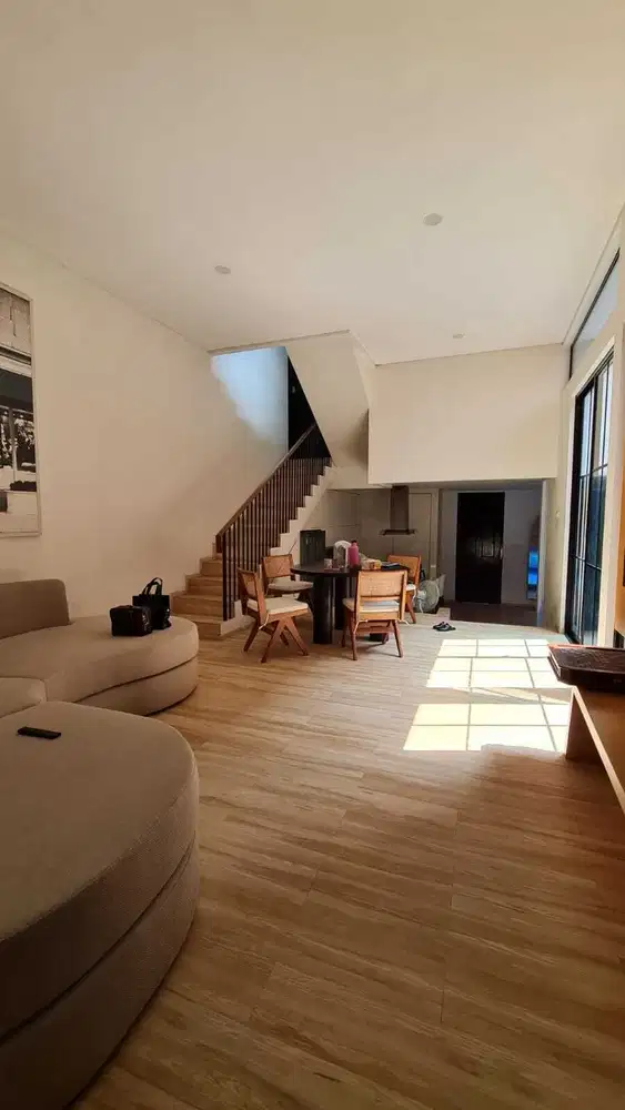 Rumah 2 Lantai di Jl Teratai Putih, Ciputat, Tangerang Selatan