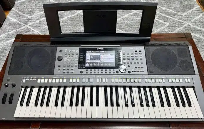 Dijual keyboard yamaha psr 970 like new jarang pakai