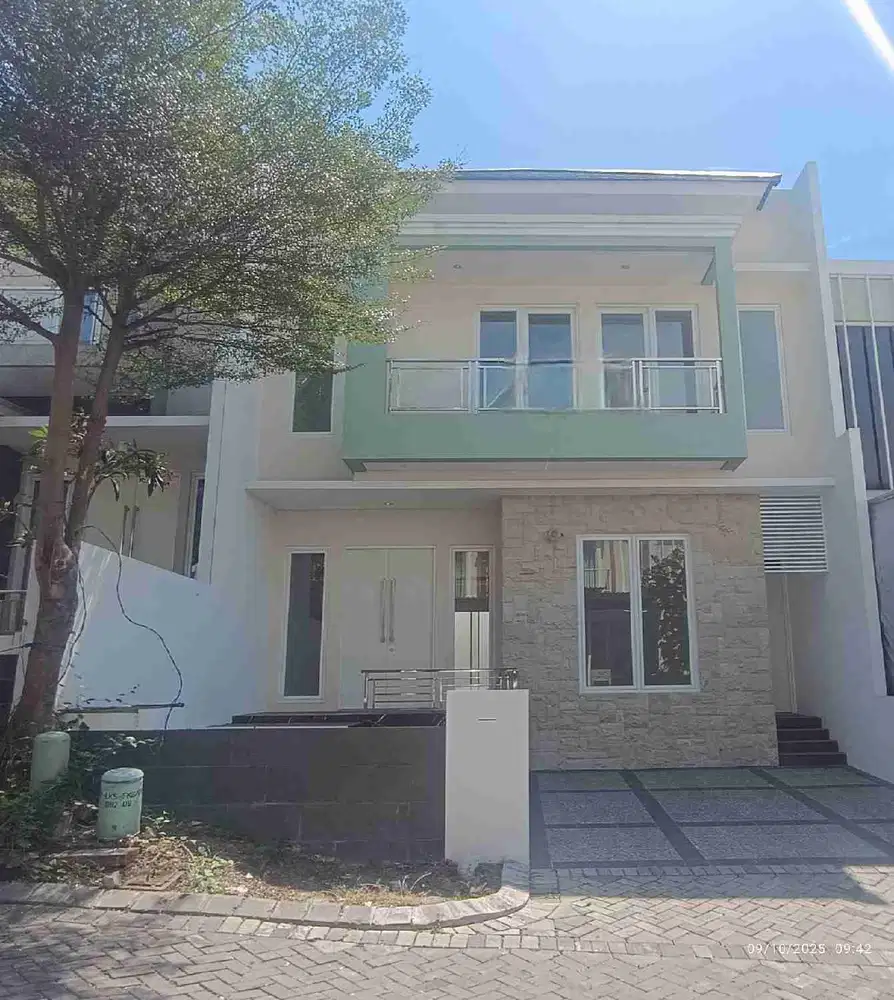 Rumah modern minimalis baru Royal Residence bagus lokasi tenang dekat danau