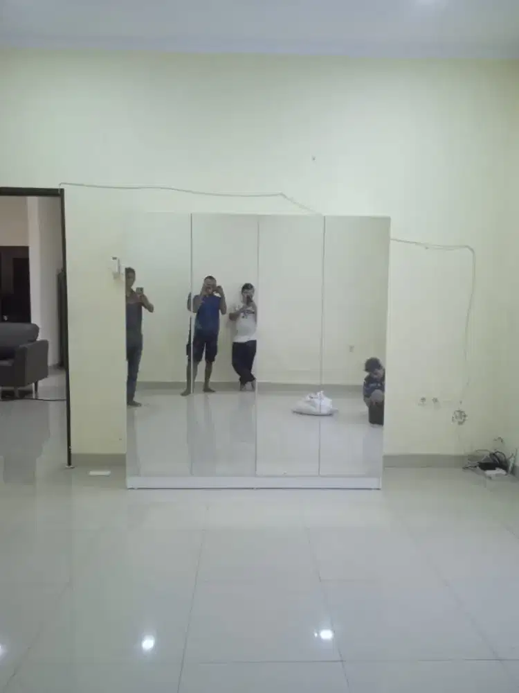 LEMARI PINTU 4 SWING DOOR PAKAIAN MINIMALIS